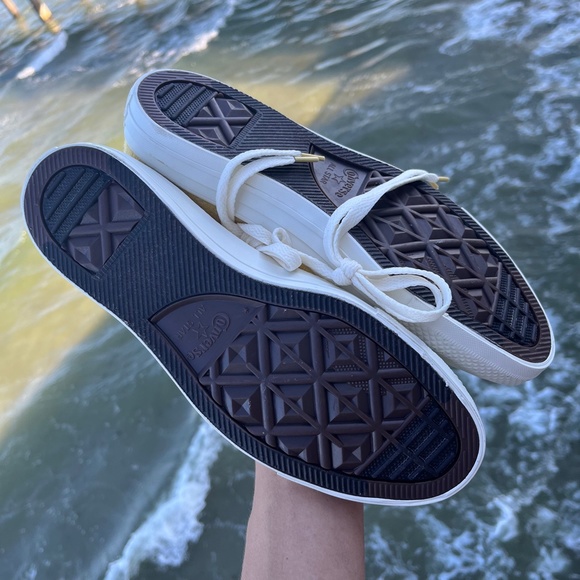 Brand new yellow fb converse - Picture 4 of 5